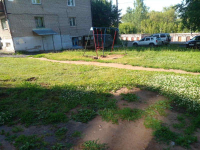 Гайдара, 8 Демонтаж качелей